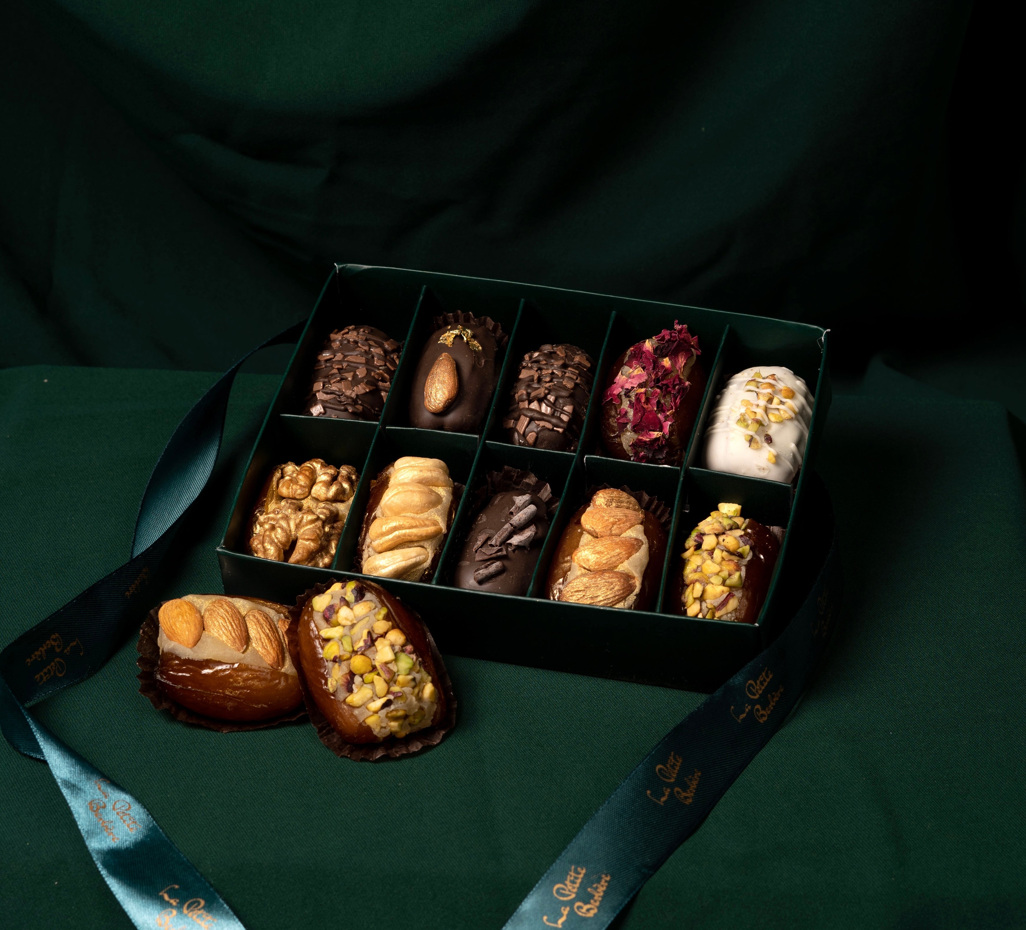COFFRET DATTES FOURRÉES   16 PIÉCES