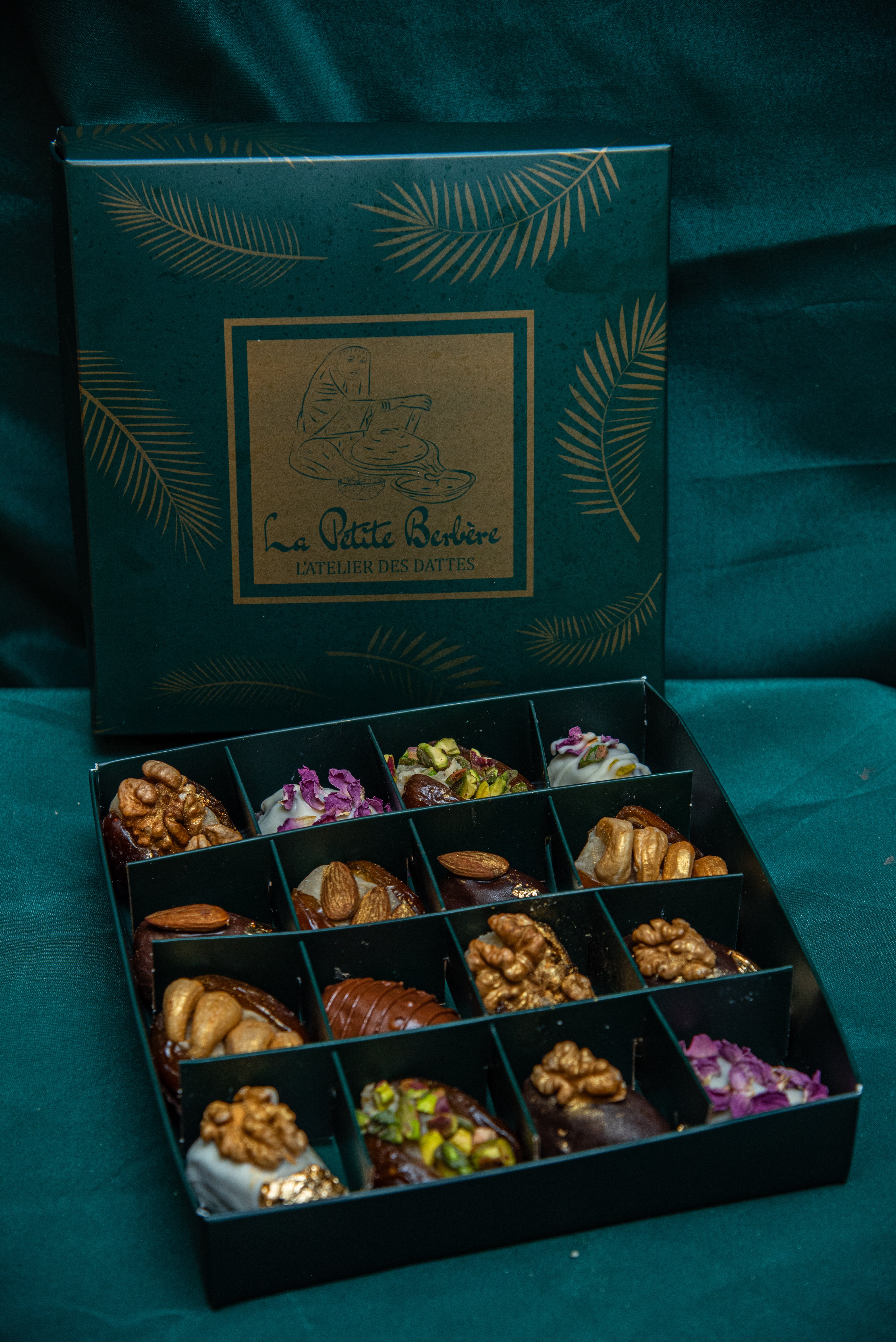 COFFRET DATTES FOURRÉES   16 PIÉCES